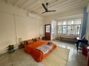 Baan KhaoSoi - Private room in a rooftop hostel 3rd floor